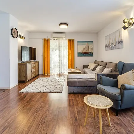 Spacious Mediterranean 3-bedroom In شقة