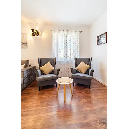 Spacious Mediterranean 3-bedroom In * Sutivan