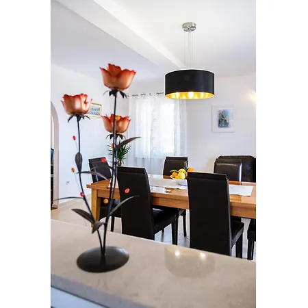 Spacious Mediterranean 3-bedroom In Apartman