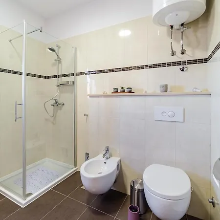 Spacious Mediterranean 3-bedroom In Sutivan