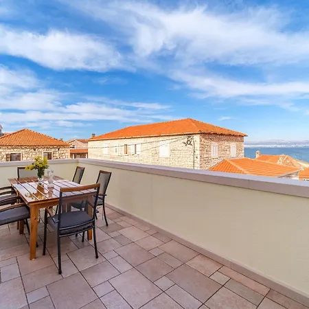 Spacious Mediterranean 3-bedroom In Apartman